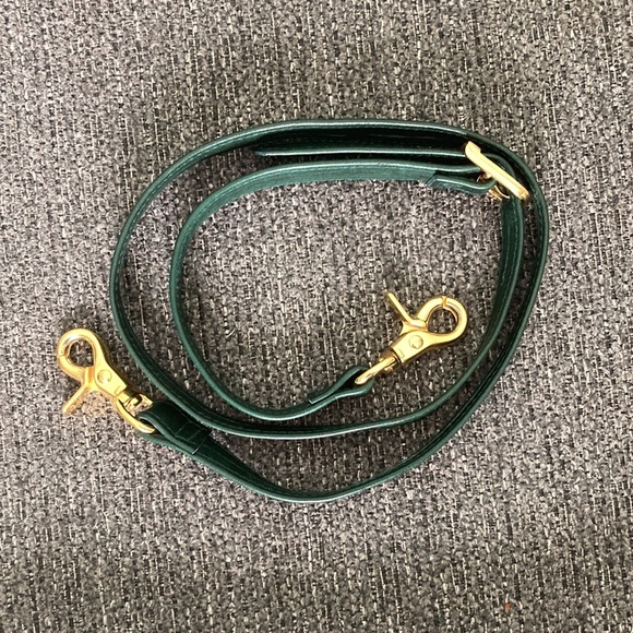 Tignanello emerald green genuine leather purse. - Picture 7 of 9